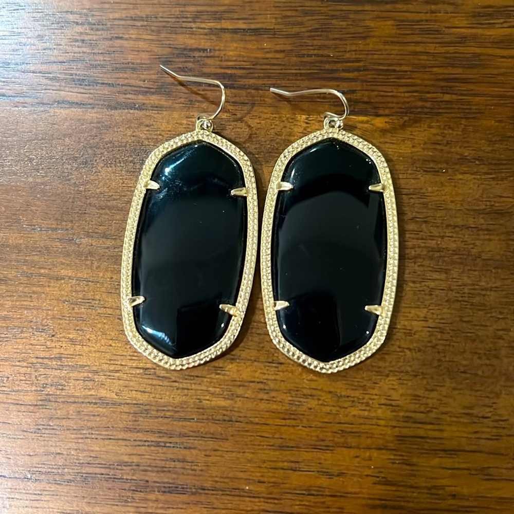 KENDRA SCOTT Danielle Earrings Black and Gold Pierced with bag.